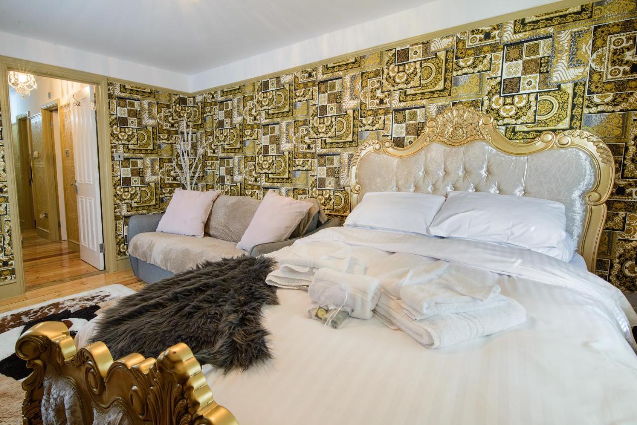 Deluxe 2 Bed Versace Bungalow Hot Tub, Sky Tv, Cinema Screen Saffron Walden Kültér fotó