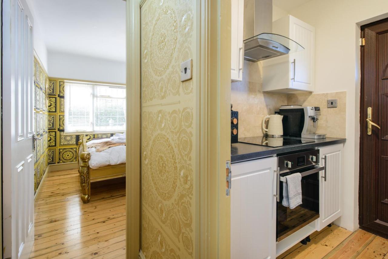 Deluxe 2 Bed Versace Bungalow Hot Tub, Sky Tv, Cinema Screen Saffron Walden Kültér fotó
