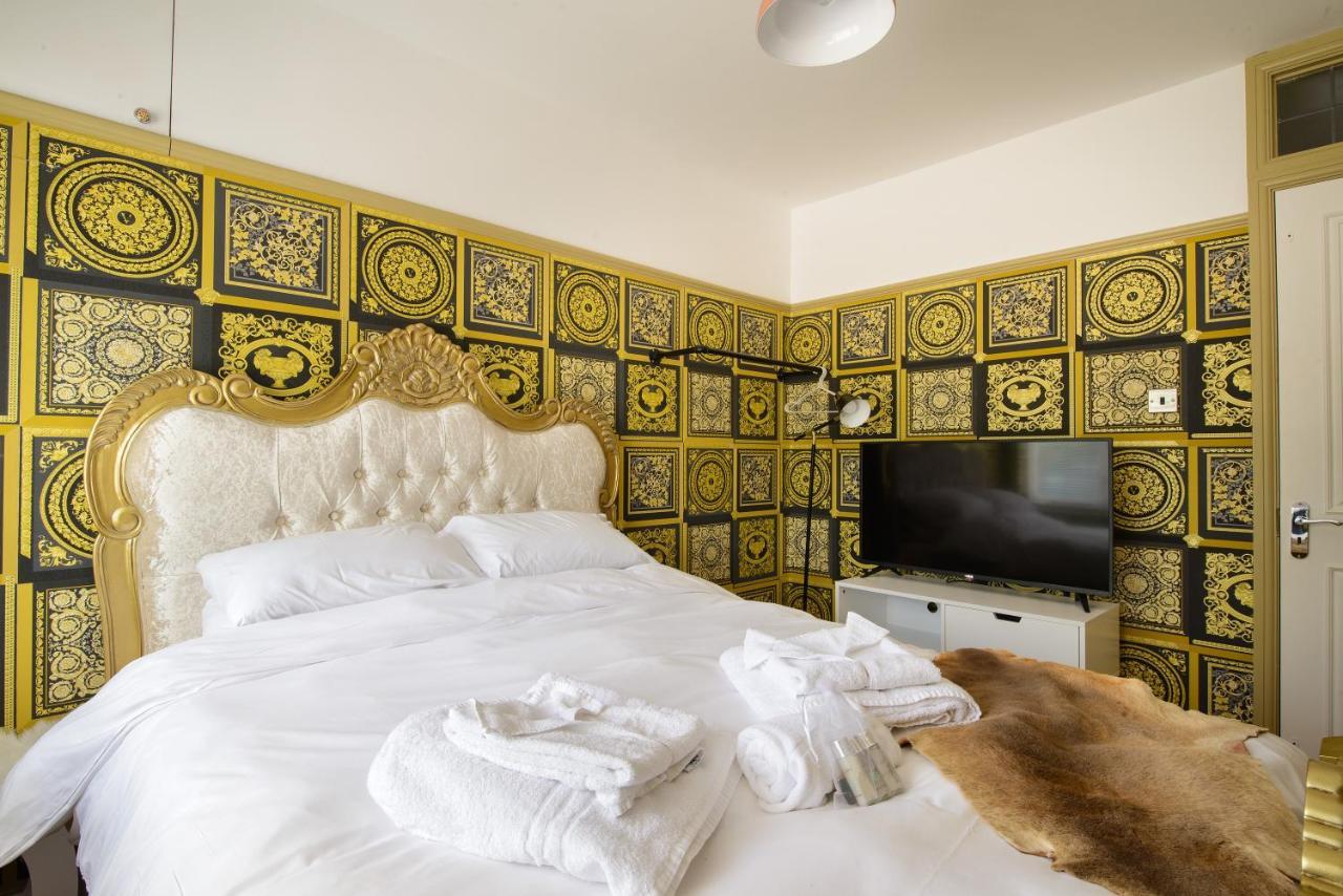 Deluxe 2 Bed Versace Bungalow Hot Tub, Sky Tv, Cinema Screen Saffron Walden Kültér fotó