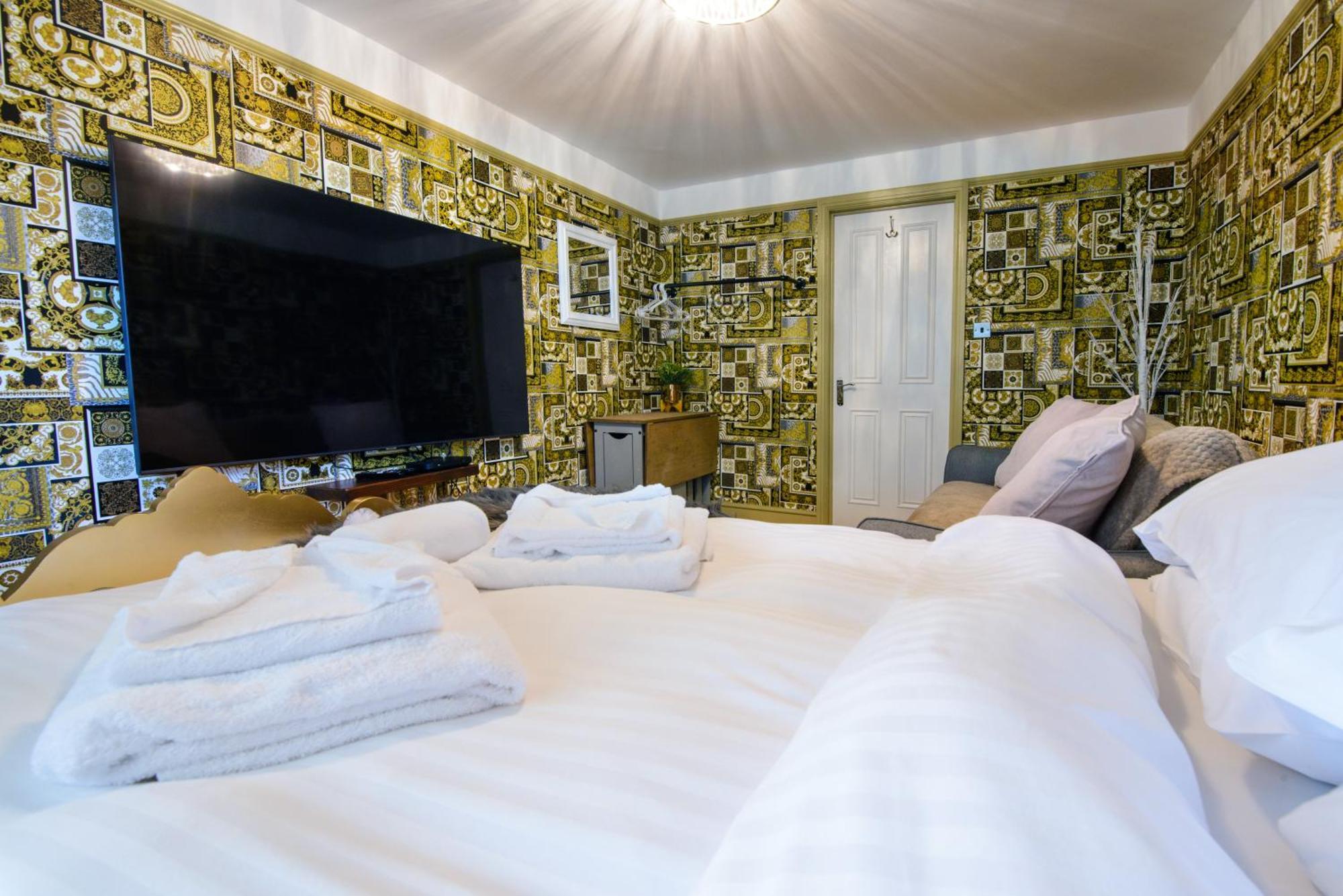 Deluxe 2 Bed Versace Bungalow Hot Tub, Sky Tv, Cinema Screen Saffron Walden Kültér fotó
